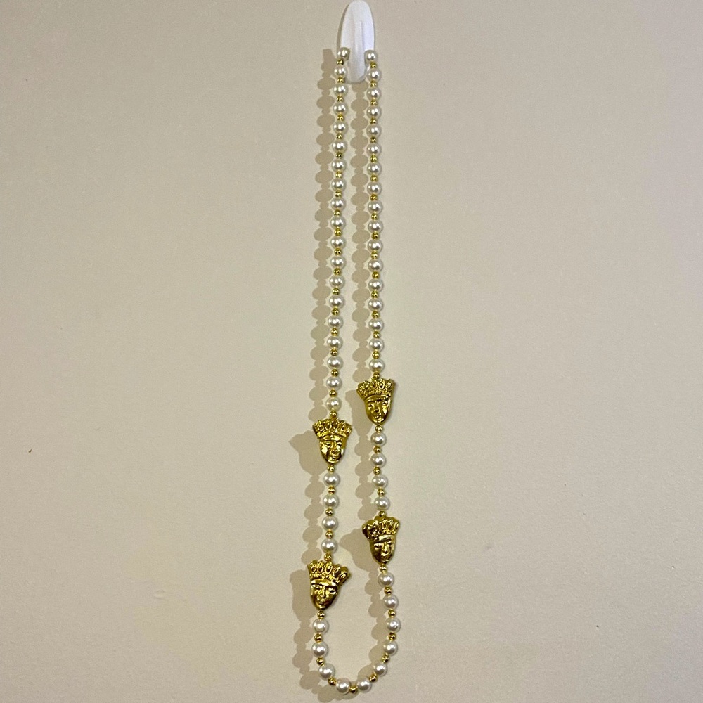 Queen/King head necklace